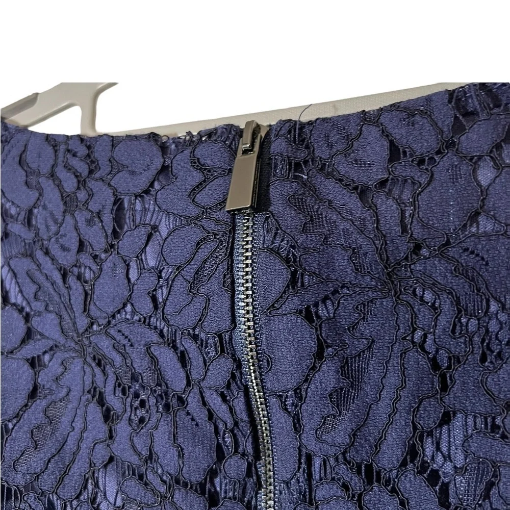 VINCE CAMUTO Navy Lace Sheath Dress Size 4 - Picture 6 of 9